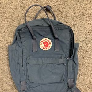 Navy fjallraven kanken
